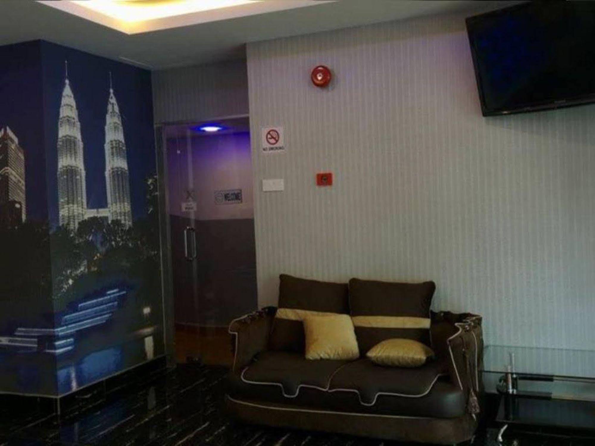 Oyo 176 Hotel Q Inn Petaling Jaya Eksteriør bilde