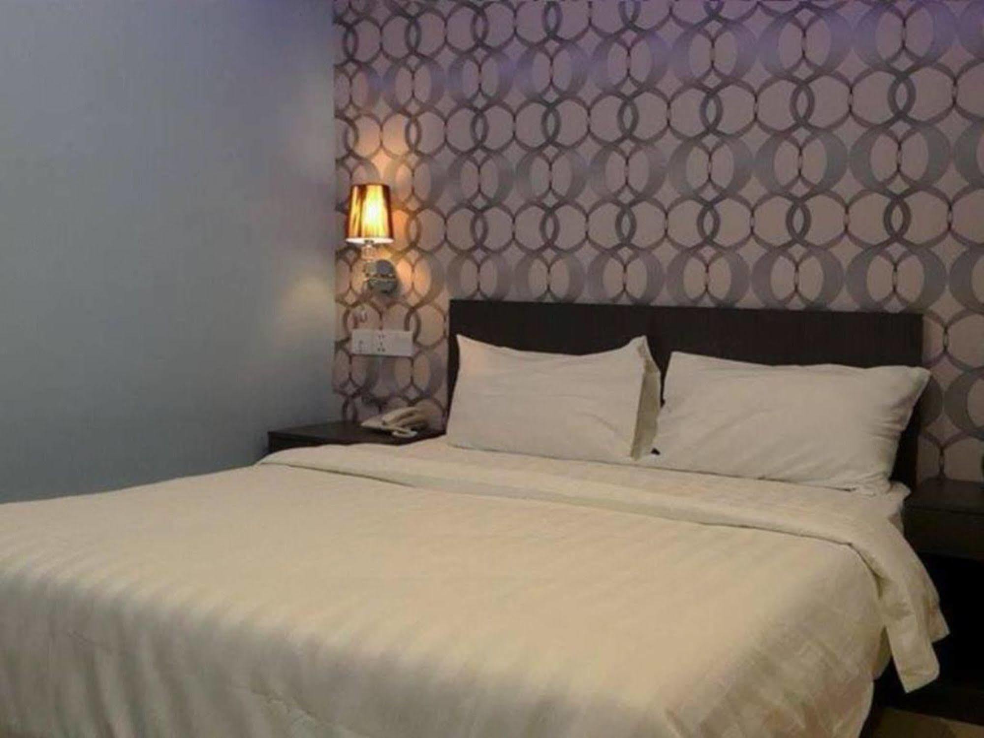 Oyo 176 Hotel Q Inn Petaling Jaya Eksteriør bilde