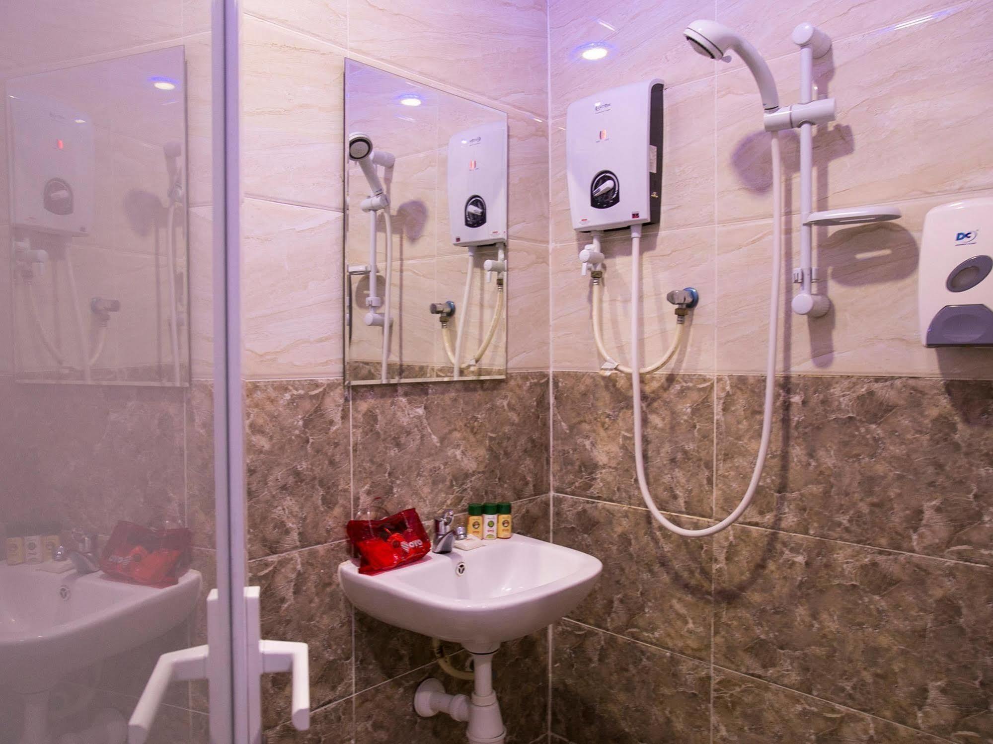 Oyo 176 Hotel Q Inn Petaling Jaya Eksteriør bilde