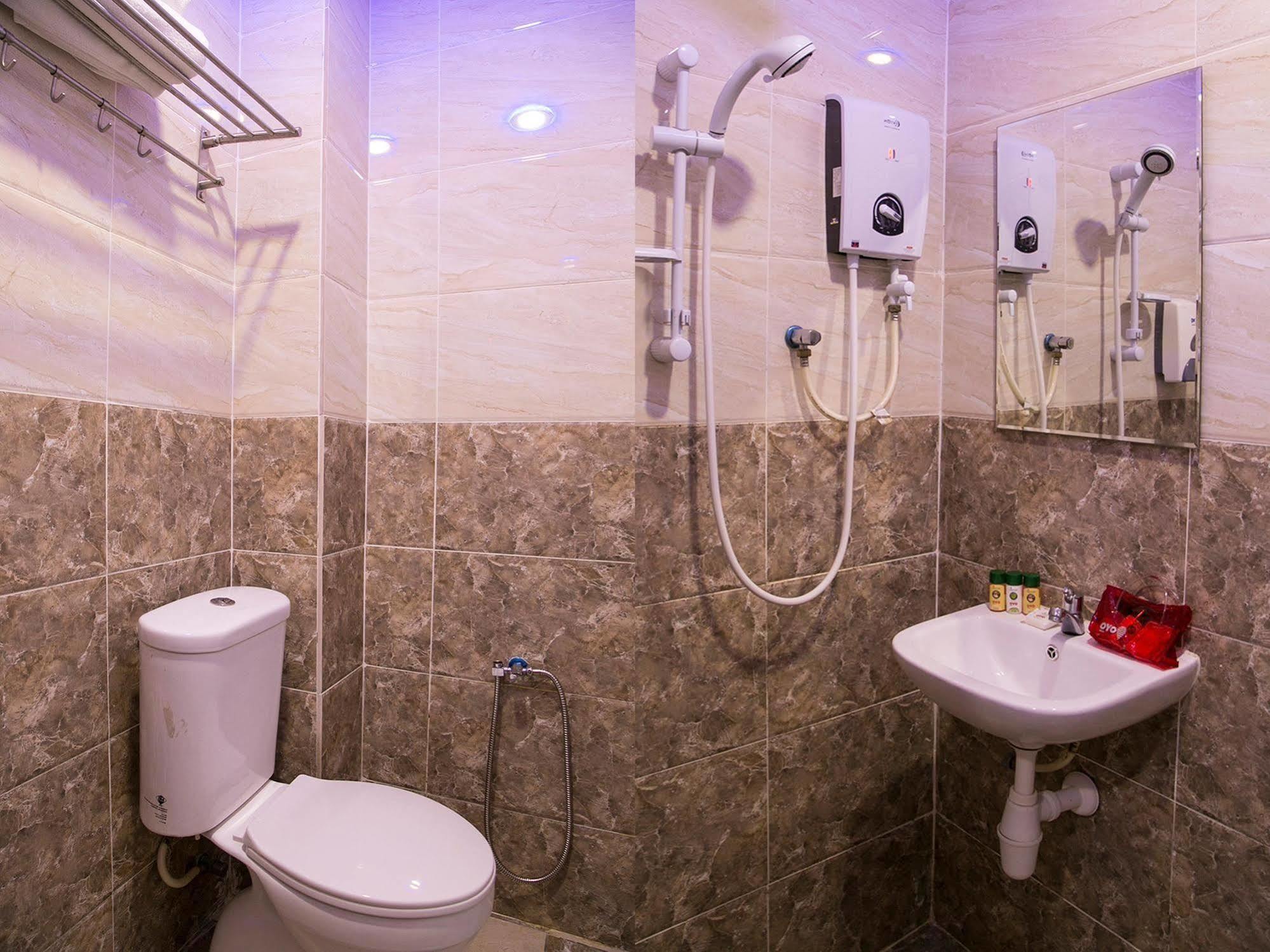 Oyo 176 Hotel Q Inn Petaling Jaya Eksteriør bilde